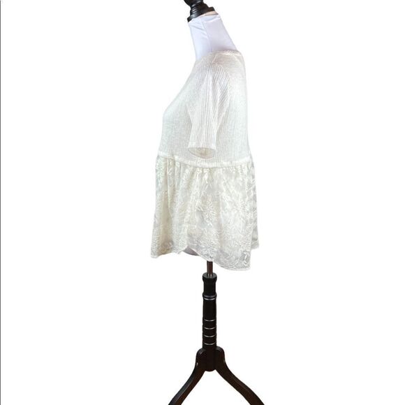 Lauren Conrad Cream Short Sleeve Top With Lace Hem Detail, Size S - Picture 3 of 8